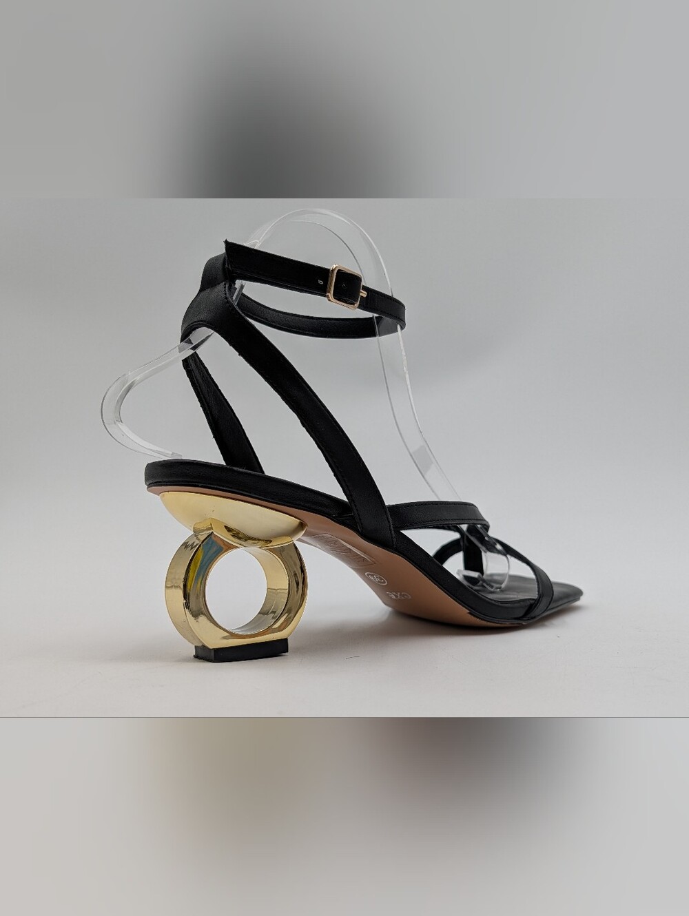 EXÉ Size 39 US 8 Genuine Black Leather With Gold-Tone Ring Heel Strappy Sandals - Picture 4 of 17